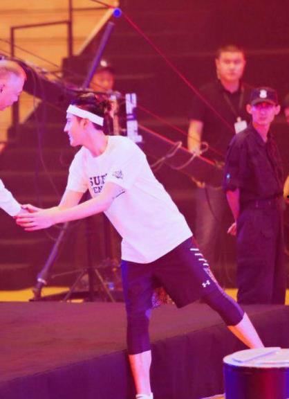 男明星脚码,脚码背后的时尚故事